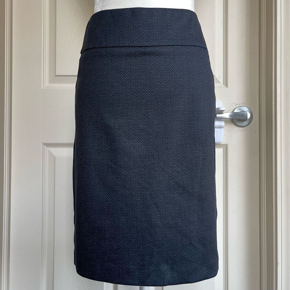 Margaret M Pull-On Stretch Pencil Skirt - Small